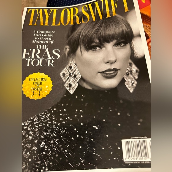 Taylor Swift - Fan Guide To The Eras Tour: 2 Collectible -2 sets available - Picture 5 of 17